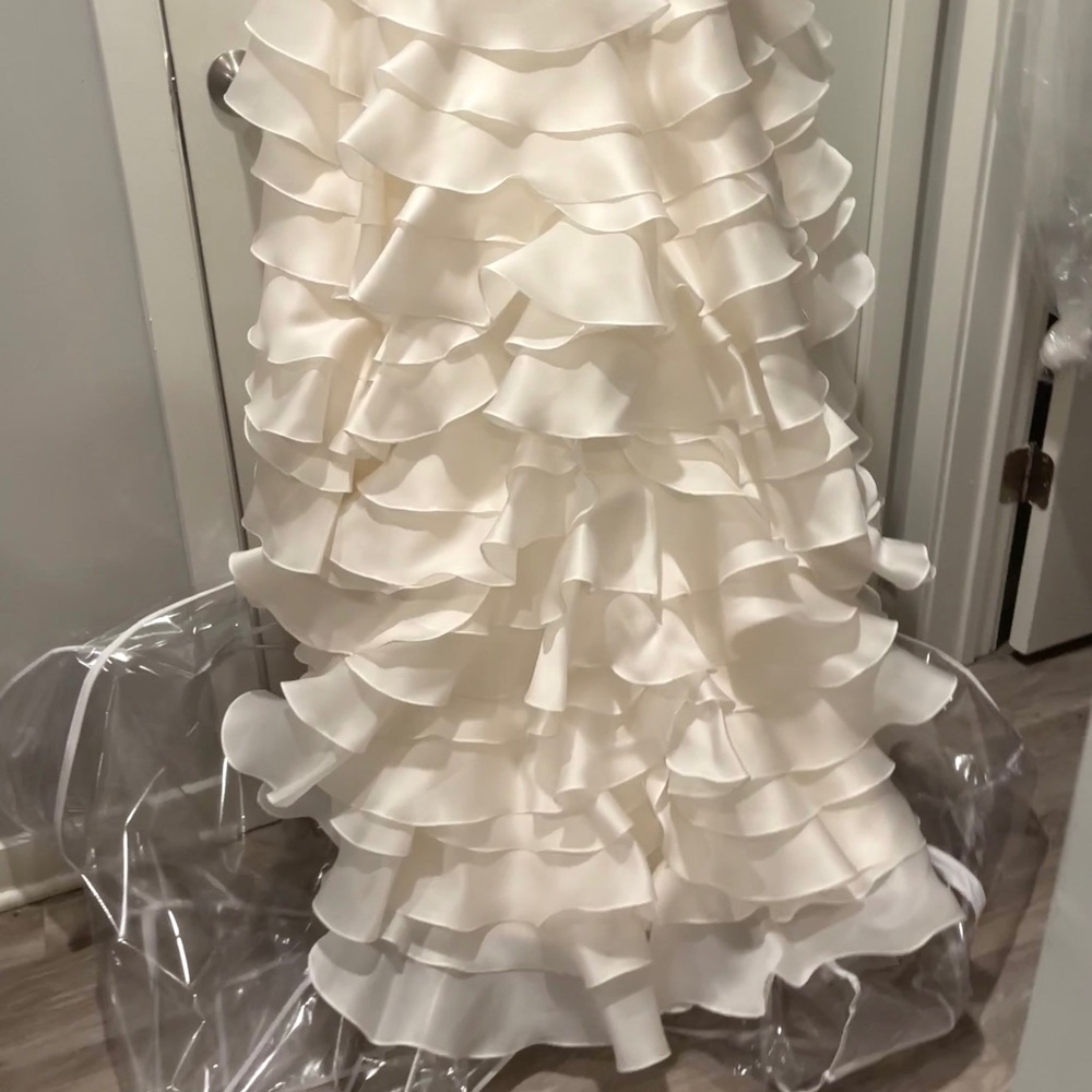 NWT Lazaro wedding gown - Never used - Picture 4 of 17